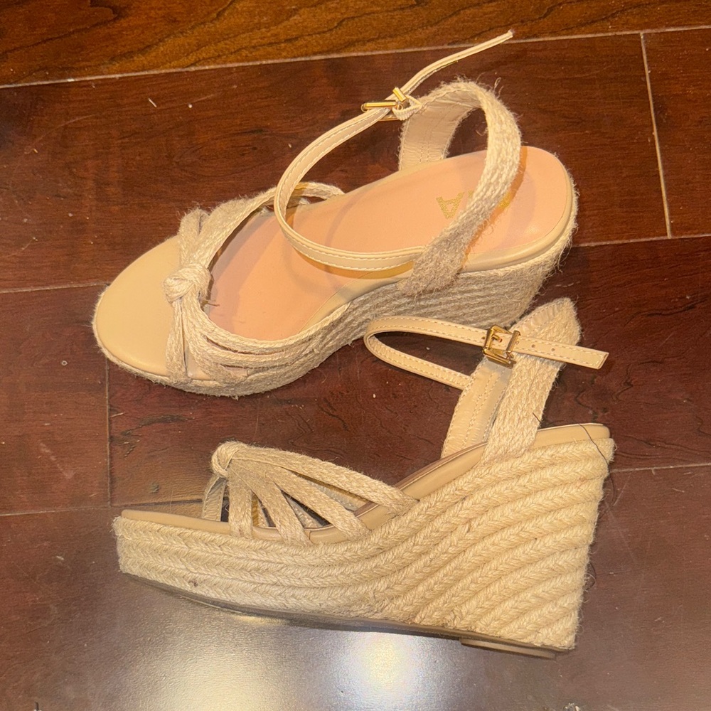 NWB Women's MIA Beige Wedge Sandals Size 7.5